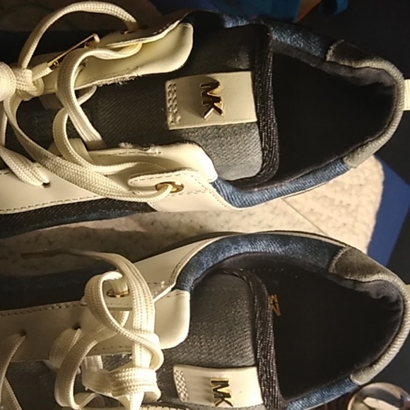 Shoes - Picture 3 of 4